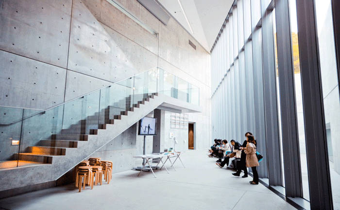 清水混凝土建筑在现代城市中越来越流行的原因是什么？ 